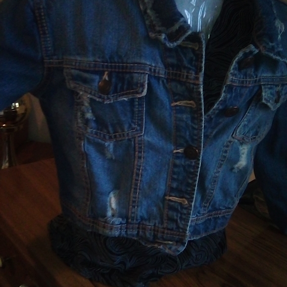 Jean Jacket 🧥 - Picture 11 of 11